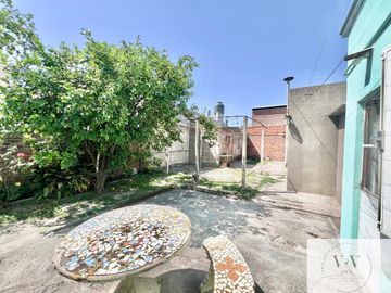 Casa en venta de 2 dormitorios c/ cochera en San Cayetano