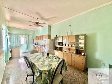 Casa en venta de 2 dormitorios c/ cochera en San Cayetano