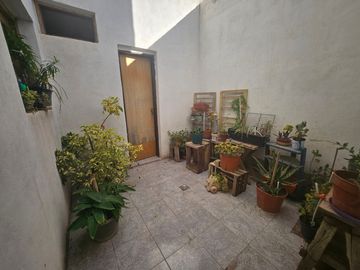 Casa en venta de 4 dormitorios c/ cochera en Luzuriaga