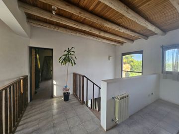 Casa en venta de 4 dormitorios c/ cochera en Luzuriaga