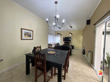 Solares de San Alfonso. Casa en venta de 2 dormitorios c/ cochera. Villa Allende