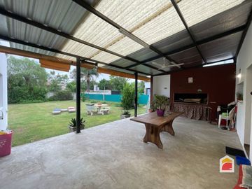 Solares de San Alfonso. Casa en venta de 2 dormitorios c/ cochera. Villa Allende