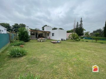 Solares de San Alfonso. Casa en venta de 2 dormitorios c/ cochera. Villa Allende
