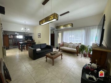 Solares de San Alfonso. Casa en venta de 2 dormitorios c/ cochera. Villa Allende