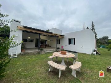 Solares de San Alfonso. Casa en venta de 2 dormitorios c/ cochera. Villa Allende