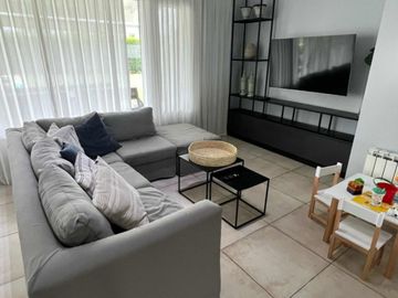 Casa en venta de 3 dormitorios c/ cochera en Santa Juana