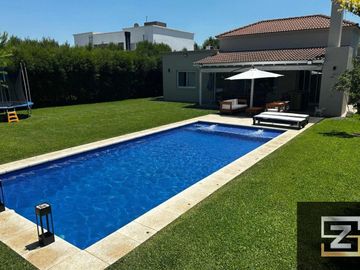 Casa en venta de 3 dormitorios c/ cochera en Santa Juana