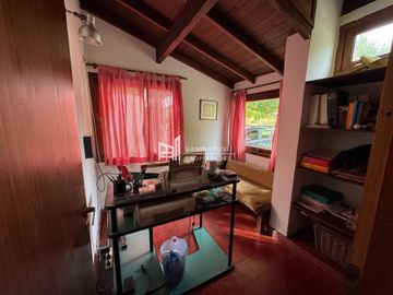 Casa en venta de 5 ambientes c/ cochera en La Barra Village