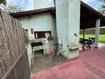 Casa en venta de 5 ambientes c/ cochera en La Barra Village