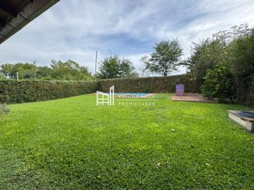 Casa en venta de 5 ambientes c/ cochera en La Barra Village