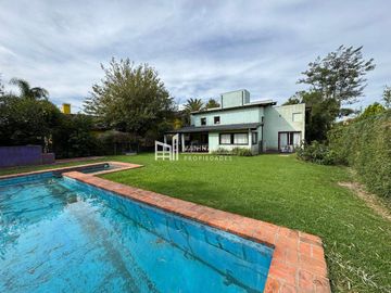 Casa en venta de 5 ambientes c/ cochera en La Barra Village
