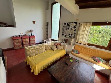 Casa en venta de 5 ambientes c/ cochera en La Barra Village
