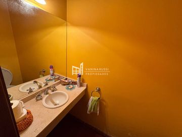 Casa en venta de 5 ambientes c/ cochera en La Barra Village