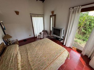 Casa en venta de 5 ambientes c/ cochera en La Barra Village