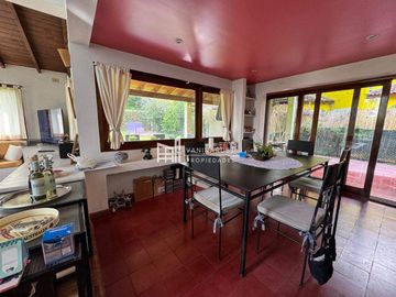 Casa en venta de 5 ambientes c/ cochera en La Barra Village