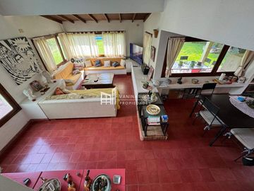 Casa en venta de 5 ambientes c/ cochera en La Barra Village