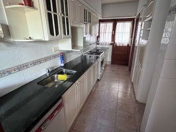 Casa en venta de 3 dormitorios c/ cochera en Universitario