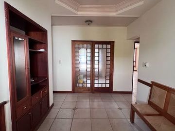 Casa en venta de 3 dormitorios c/ cochera en Universitario