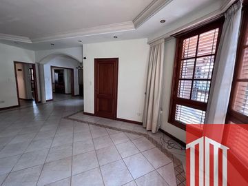 Casa en venta de 3 dormitorios c/ cochera en Universitario