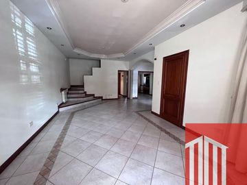 Casa en venta de 3 dormitorios c/ cochera en Universitario