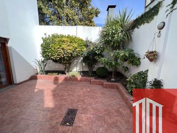 Casa en venta de 3 dormitorios c/ cochera en Universitario