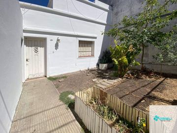 Casa en venta de 2 dormitorios c/ cochera en Naposta