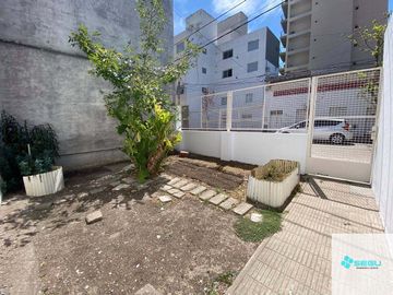 Casa en venta de 2 dormitorios c/ cochera en Naposta
