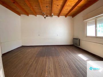 Casa en venta de 2 dormitorios c/ cochera en Naposta
