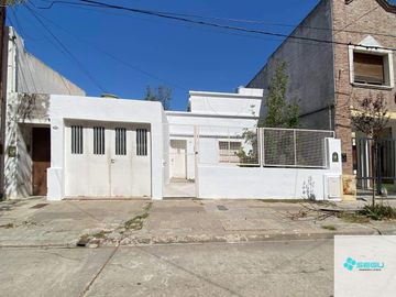 Casa en venta de 2 dormitorios c/ cochera en Naposta