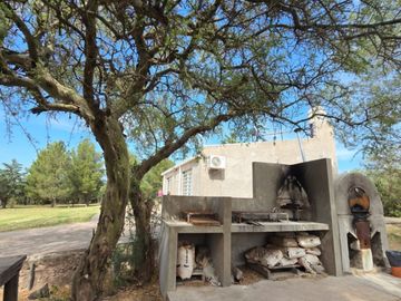 Casa en venta de 1 dormitorio c/ cochera en Las Lomitas