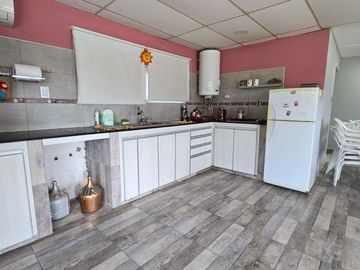Casa en venta de 1 dormitorio c/ cochera en Las Lomitas