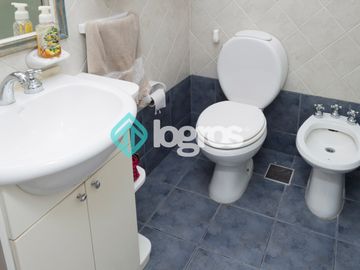 Departamento en venta de 3 dormitorios con cochera en Microcentro
