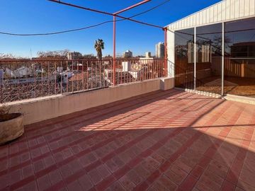 B° BOMBAL - CASA MULTIFUNCIONAL EN VENTA-4 Dormitorios-4 Baños - Ascensor- Piscina