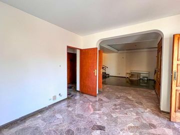B° BOMBAL - CASA MULTIFUNCIONAL EN VENTA-4 Dormitorios-4 Baños - Ascensor- Piscina