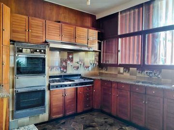 B° BOMBAL - CASA MULTIFUNCIONAL EN VENTA-4 Dormitorios-4 Baños - Ascensor- Piscina