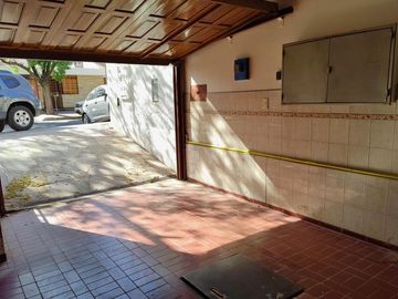 B° BOMBAL - CASA MULTIFUNCIONAL EN VENTA-4 Dormitorios-4 Baños - Ascensor- Piscina