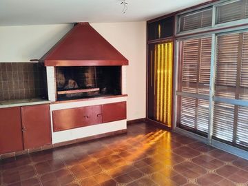 B° BOMBAL - CASA MULTIFUNCIONAL EN VENTA-4 Dormitorios-4 Baños - Ascensor- Piscina