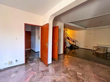 B° BOMBAL - CASA MULTIFUNCIONAL EN VENTA-4 Dormitorios-4 Baños - Ascensor- Piscina