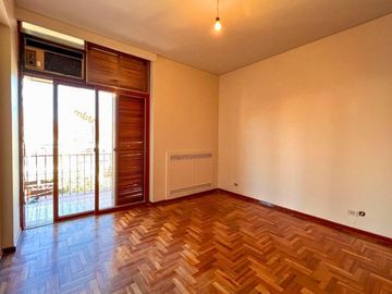B° BOMBAL - CASA MULTIFUNCIONAL EN VENTA-4 Dormitorios-4 Baños - Ascensor- Piscina
