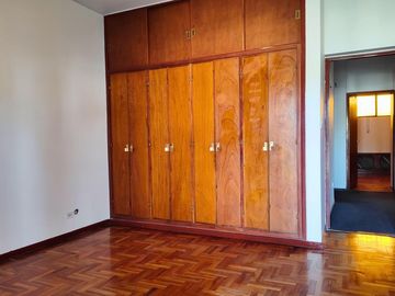 B° BOMBAL - CASA MULTIFUNCIONAL EN VENTA-4 Dormitorios-4 Baños - Ascensor- Piscina