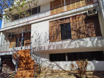 B° BOMBAL - CASA MULTIFUNCIONAL EN VENTA-4 Dormitorios-4 Baños - Ascensor- Piscina