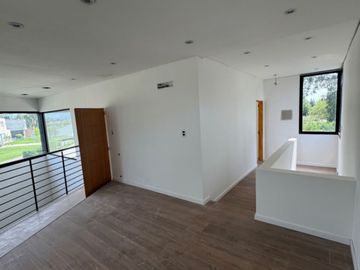 Casa en venta de 4 dormitorios c/ cochera en Santo Domingo