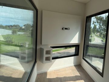 Casa en venta de 4 dormitorios c/ cochera en Santo Domingo