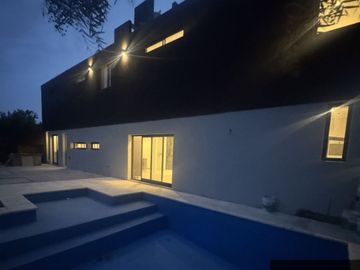 Casa en venta de 4 dormitorios c/ cochera en Santo Domingo