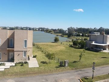 Casa en venta de 4 dormitorios c/ cochera en Santo Domingo