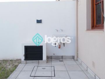 Dúplex en venta de 3 dormitorios en barrio Pereyra Rozas