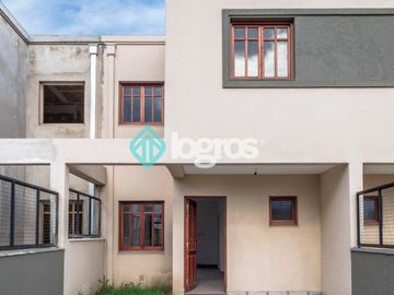 Dúplex en venta de 3 dormitorios en barrio Pereyra Rozas