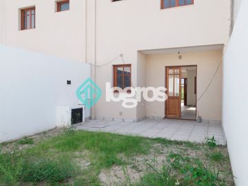 Dúplex en venta de 3 dormitorios en barrio Pereyra Rozas
