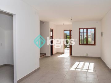 Dúplex en venta de 3 dormitorios en barrio Pereyra Rozas