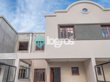 Dúplex en venta de 3 dormitorios en barrio Pereyra Rozas